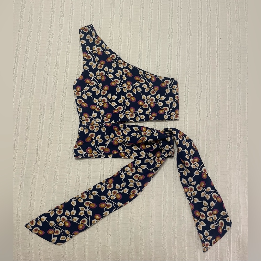 Valija Gitana One Shoulder Crop Top